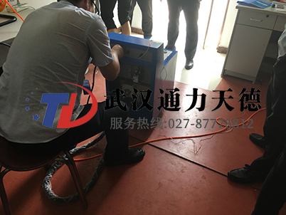 河北保定大電流發（fā）生器現場培訓圖片