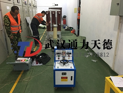 河北張家口（kǒu）華澳礦業35KV高壓（yā）開關工頻交流耐壓試驗現場