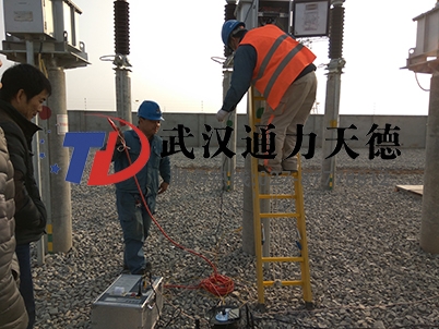 江西贛州35KV風電廠電容式電壓（yā）互感器（qì）介（jiè）質損耗測試儀現場圖片